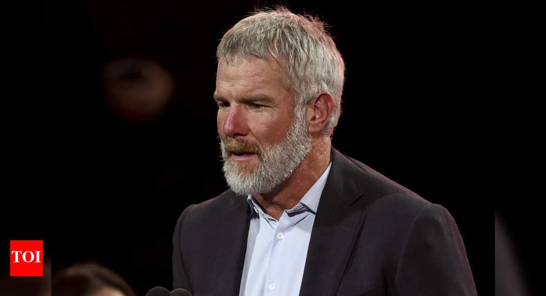 brett-favre-honors-late-giants-star-tyler-sash,-urges-fans-to-watch-concussed-documentary,-exposing-hidden-cte-dangers