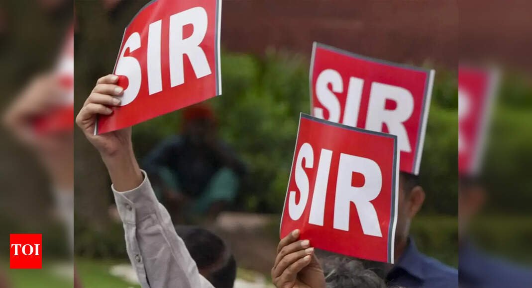 bihar-sir:-ec-sends-notice-to-3-lakh-voters-over-‘doubtful-citizenship’;-border-districts-in-focus