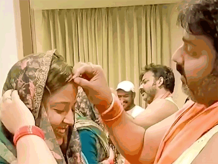 भोजपुरी-सिंगर-पवन-सिंह-पर-पत्नी-ने-लगाए-गंभीर-आरोप:बोलीं-मेरे-मां-बाप-की-इज्जत-से-खेला-जा-रहा,-आत्मदाह-के-अलावा-कोई-ऑप्शन-नहीं-बचा