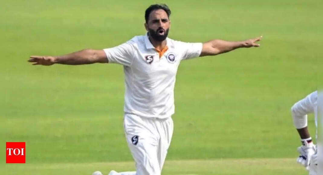 record!-india-pacer-auqib-nabi-creates-history,-clinches-five-wicket-haul-to-achieve-rare-milestone