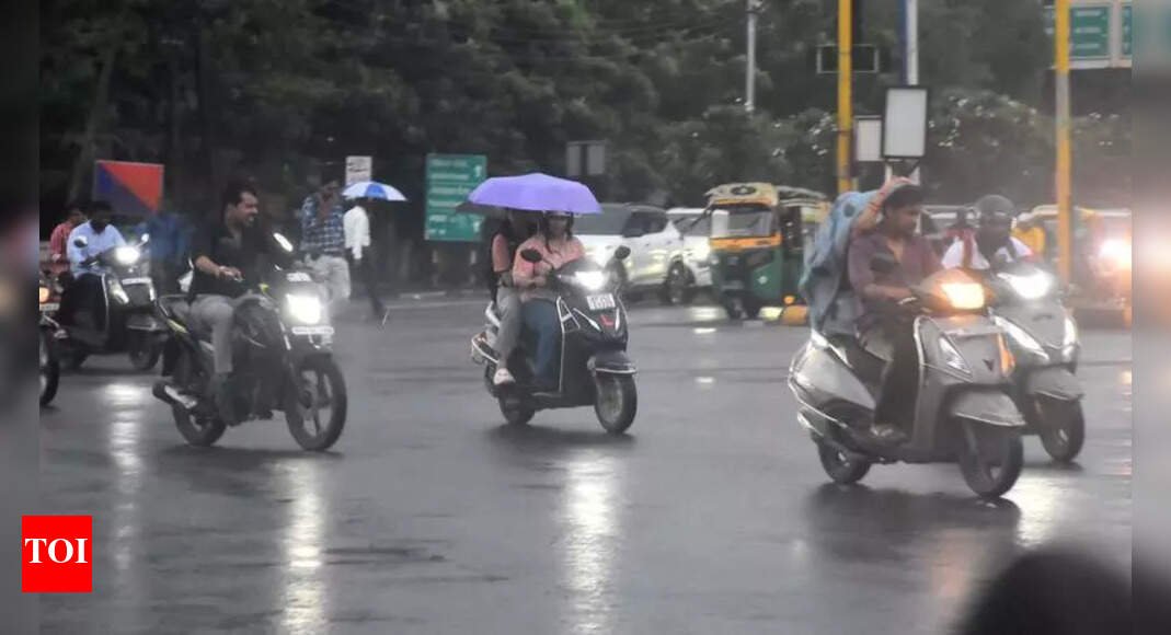 mumbai-weather:-heavy-rain,-cloudy-skies-and-high-humidity-expected-today