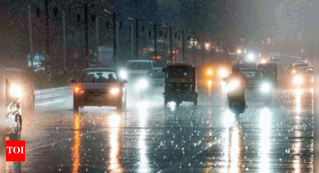 delhi-weather:-intermittent-rain,-mild-winds-and-humid-conditions-expected-today