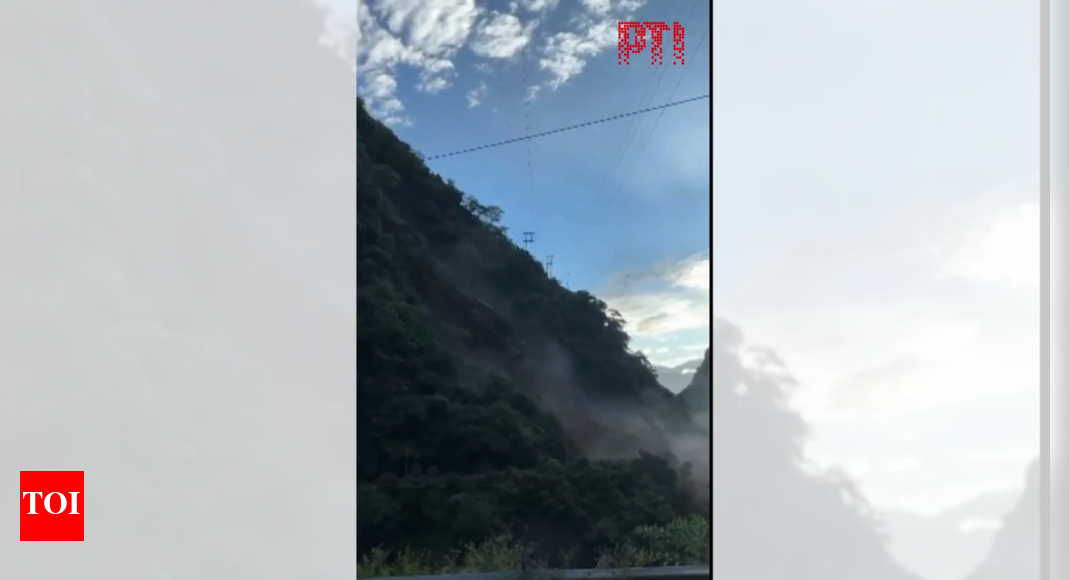 himachal-pradesh:-landslide-hits-chandigarh-manali-highway-—-watch-video