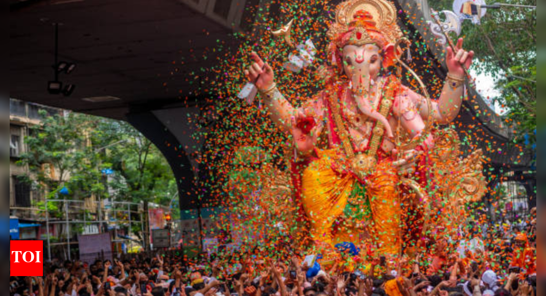 ‘ganesh-puja-made-me-stay-in-india’:-hollywood-actor-in-viral-video