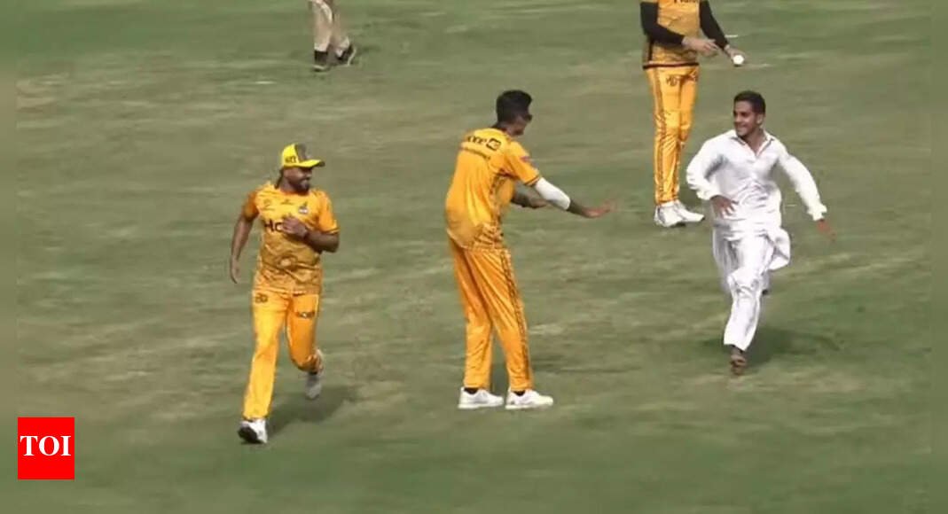 security-lapse!-babar-azam-chased,-hugged-and-kissed-by-fan-during-match-in-pakistan