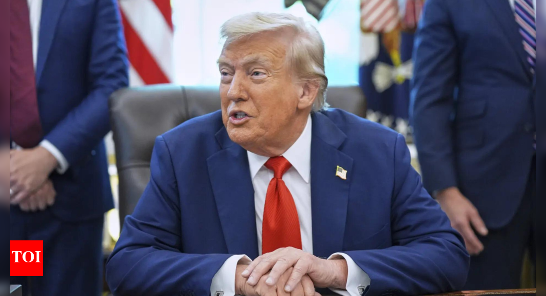 appeals-court-spikes-trump-tariffs-but-gives-him-time-to-go-to-apex-court