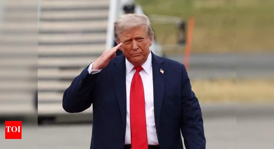 ‘is-trump-dead?’:-rumors-quashed-as-us-president-spotted-golfing-–-see-pics
