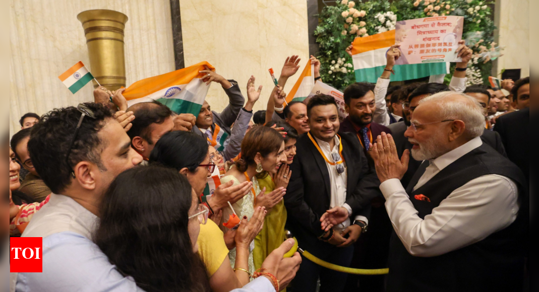 ‘vande-mataram’-in-china:-pm-modi-gets-warm-welcome-in-tianjin