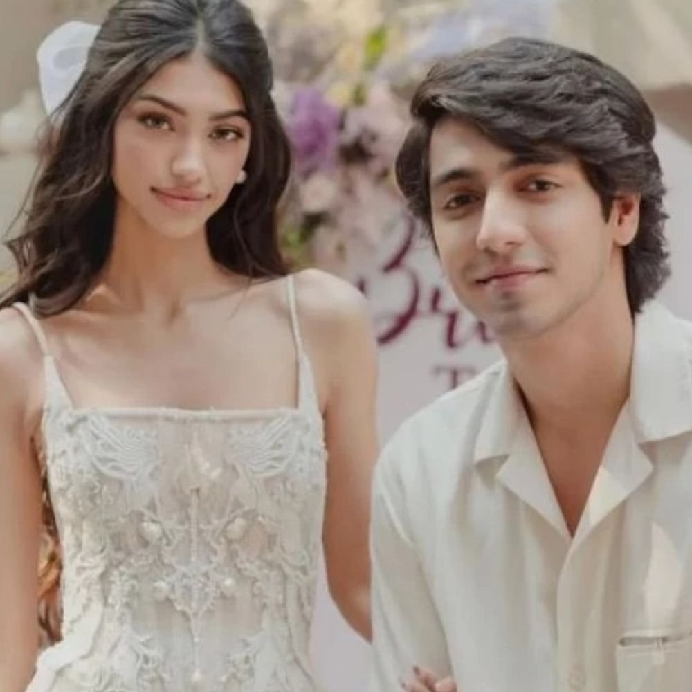 दादी-के-लिए-अहान-ने-यशराज-फिल्म-का-इंतजार-किया:कहा-ये-उनका-सपना-था;-बहन-अलाना-का-असली-नाम-इसी-प्रोडक्शन-की-फिल्म-के-नाम-पर-है