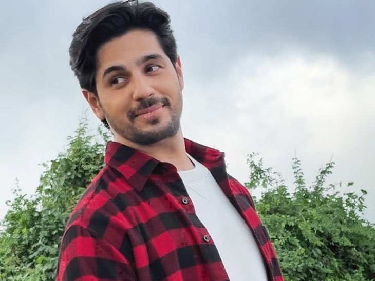 सिद्धार्थ-मल्होत्रा-ने-शनाया-कपूर-को-दिया-था-मिडनाइट-सरप्राइज:एक्ट्रेस-के-जन्मदिन-पर-करण-जौहर-ने-एक्टर-को-गिफ्ट-के-तौर-पर-घर-भेजा-था