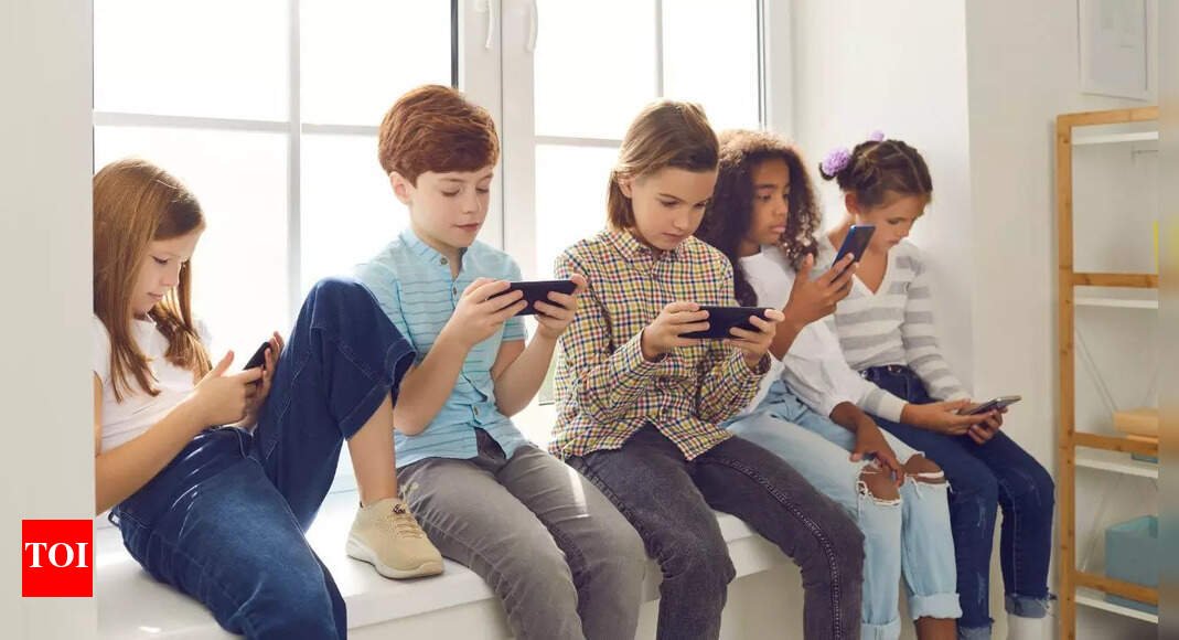 study-says-too-much-screen-time-may-harm-kids’-hearts:-here’s-how-to-keep-them-safe