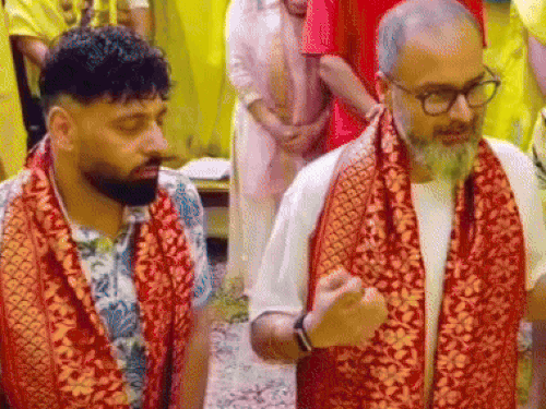 रैपर-सिंगर-बादशाह-पहुंचे-स्वामी-प्रेमानंद-की-शरण-में:पूछा-सत्य-बोलने-से-रिश्ते-प्यार-दूर-होता-है;-संत-बोले-भगवान-साथ-देता-है