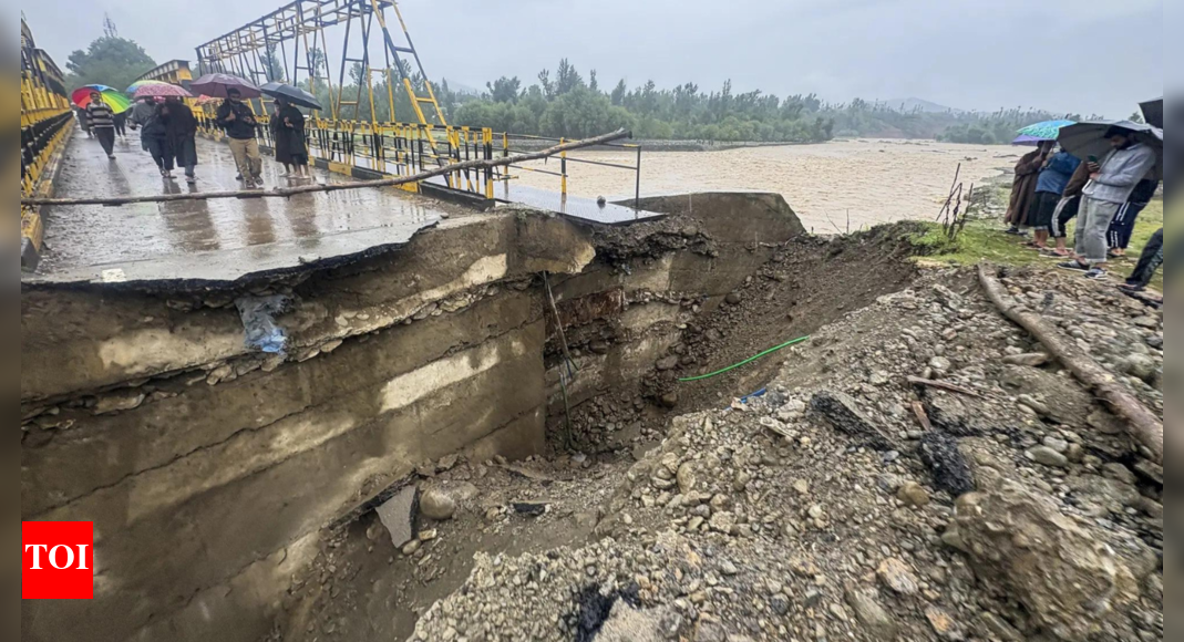 monsoon-fury:-500-death-toll-mounts-to-500-in-hp,-j&k,-punjab,-haryana