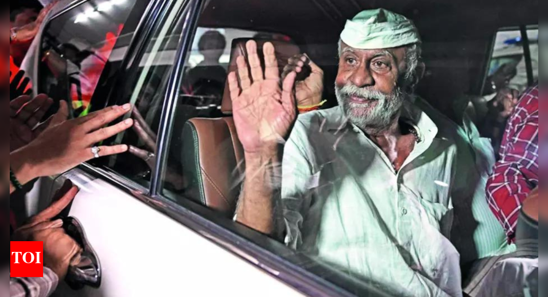 sc-grants-bail-after-17-years:-gawli-exits-nagpur-jail;-family-reunion-on-his-mind