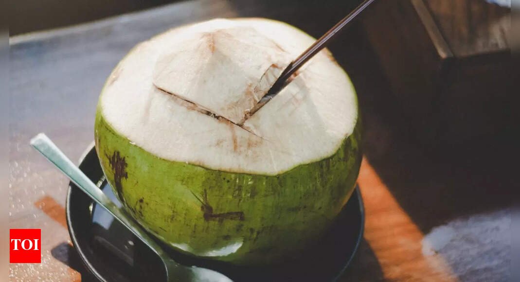 never-drink-coconut-water-directly-from-the-coconut:-how-contamination-can-harm-your-health