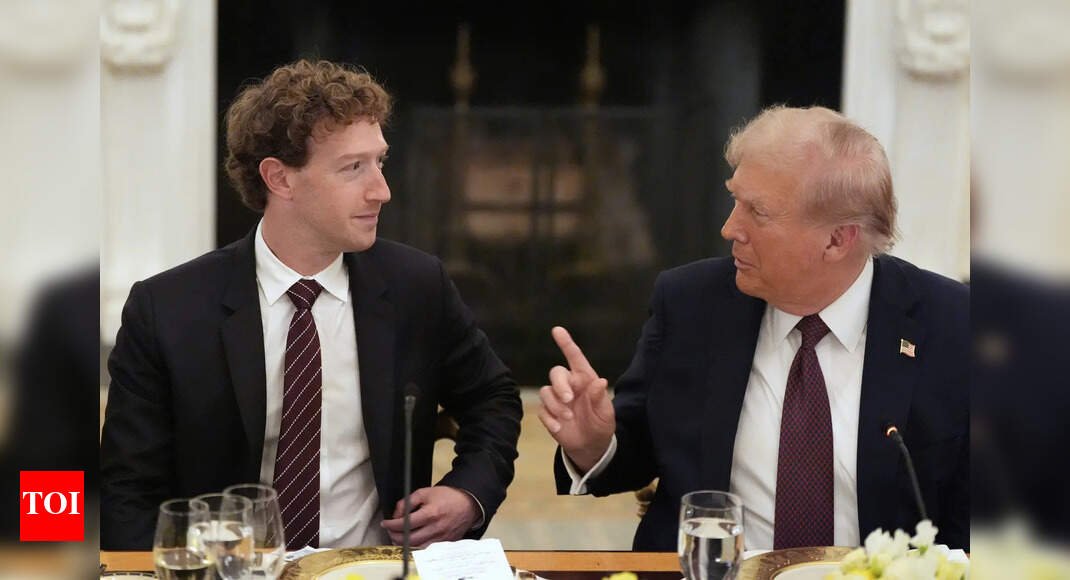 dinner-diplomacy:-trump-hosts-dinner-for-tech-ceos;-gives-‘3-word-description’-for-cook-&-others