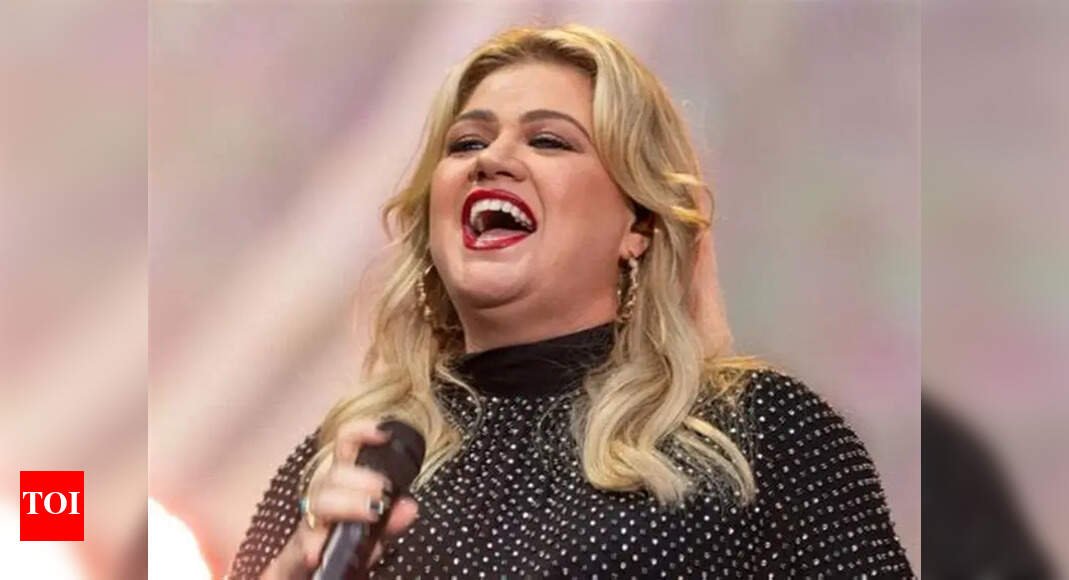 kelly-clarkson-celebrates-23-years-since-her-american-idol-win-with-a-heartfelt-tribute