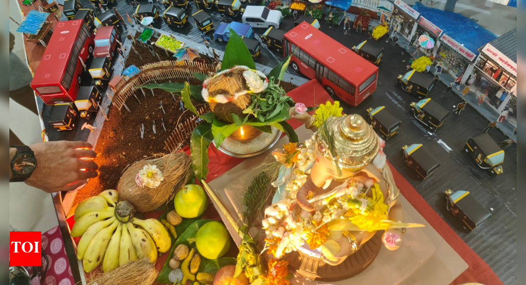 ganeshotsav-decor-with-a-message:-‘hawker-free-stations,-safe-commuters’