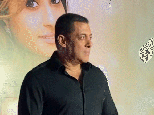 पंजाब-बाढ़:-मदद-के-लिए-आगे-आए-सलमान-खान:एक्टर-के-एनजीओ-ने-रेस्क्यू-ऑपरेशन-के-लिए-भेजी-5-नावें,-गांवों-को-भी-लेंगे-गोद