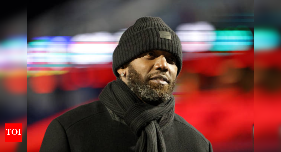 hall-of-famer-randy-moss-ends-cancer-battle-with-emotional-bell-ringing-moment,-signals-espn-comeback
