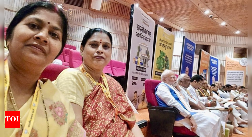 ‘strength-of-bjp’:-pm-modi-sits-in-last-row-during-nda-workshop;-mp-shares-photo