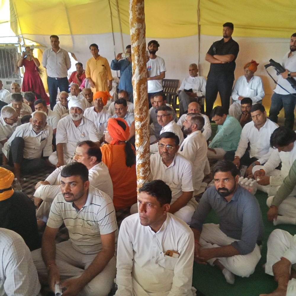 फिल्म-120-बहादुर-को-लेकर-गुरुग्राम-में-महापंचायत:अहीर-समाज-ने-टाइटल-बदलने-की-मांग-की,-120-वीर-अहीर’-रखने-पर-जोर