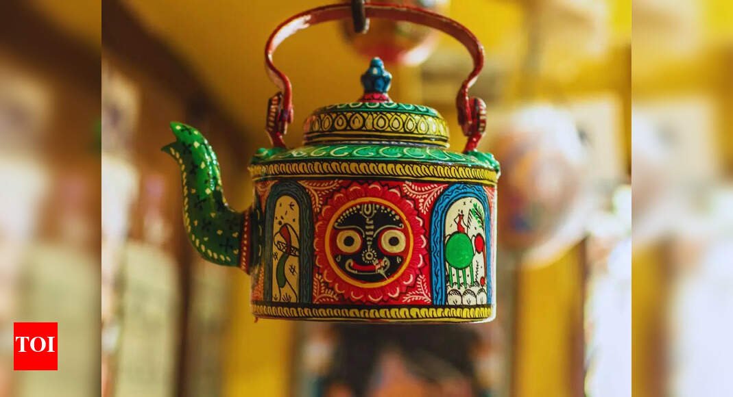 from-handloom-sarees-to-local-flavours:-what-awaits-you-at-delhi’s-saras-aajeevika-mela-2025
