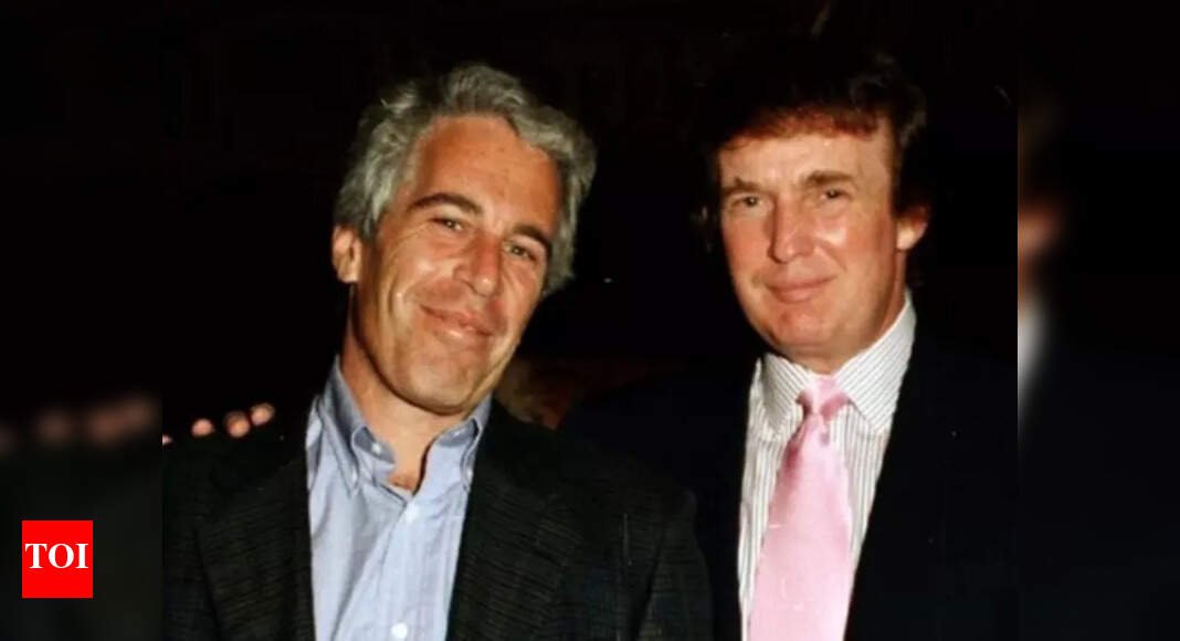 ‘we-were-trophies-on-display’:-model-recalls-bizarre-epstein-trump-encounter
