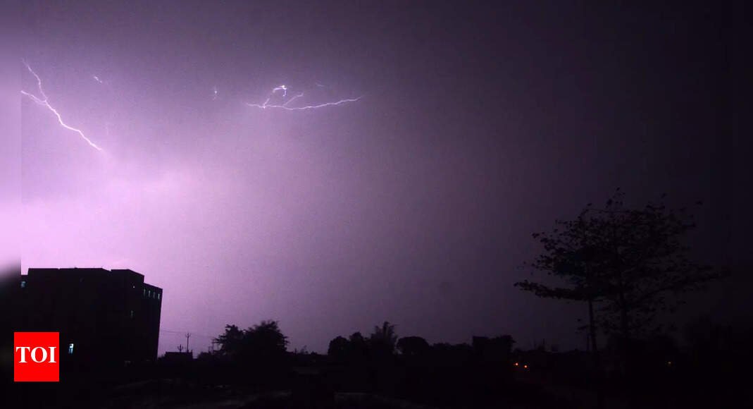 tragic-lightning-strikes-claim-four-lives-in-jharkhand,-including-two-women-farmers