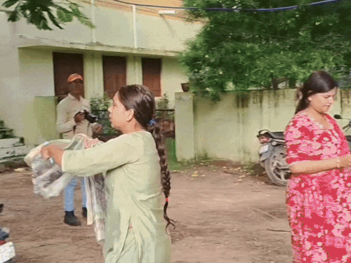 सीनियर-टीचर-एग्जाम,-899-सेंटर,-चेकिंग-के-बाद-एन्ट्री:महिला-कैंडिडेट्स-की-चुन्नी-उतरवाई,-कैमरे-के-सामने-बोला-नाम-रोल-नम्बर
