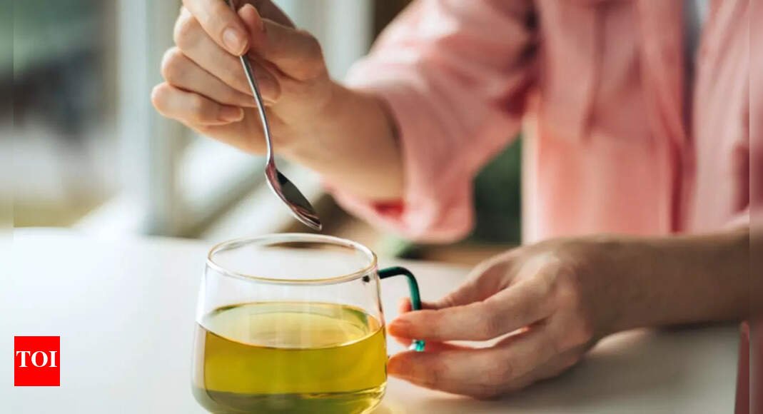 drinking-green-tea-may-help-combat-alzheimer’s-–-but-with-an-added-ingredient