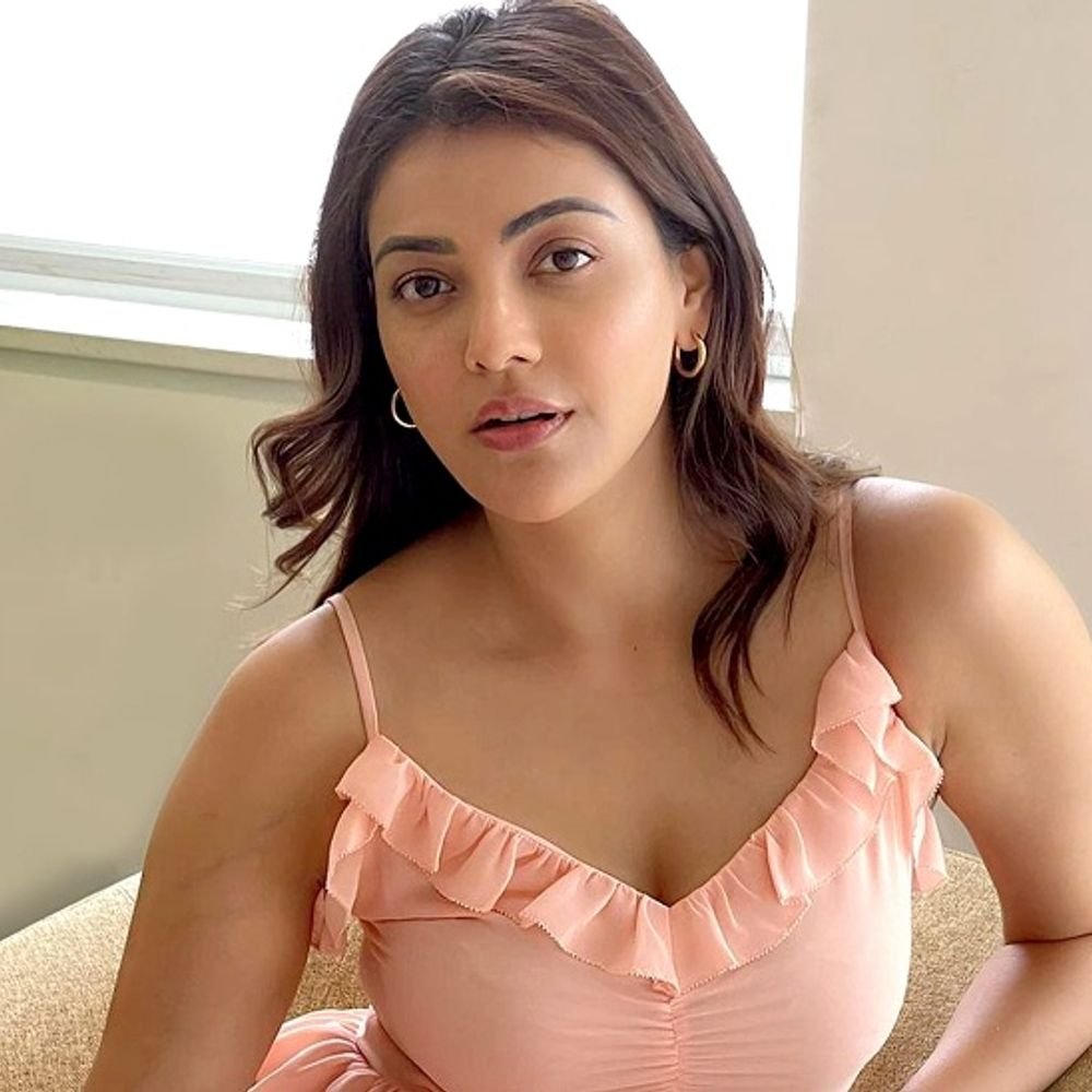 काजल-अग्रवाल-ने-पढ़ी-अपने-ही-निधन-की-खबर:खुद-सफाई-देते-हुए-कहा-ये-बिल्कुल-गलत-है,-मैं-ठीक-हूं;-दावा-था-एक्सीडेंट-में-हुई-मौत