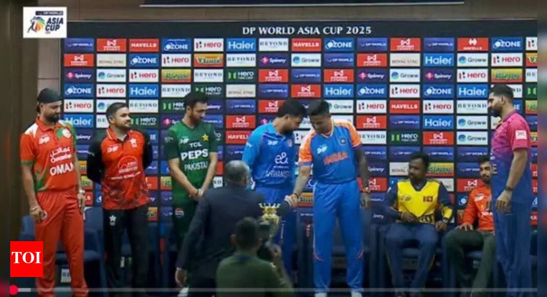 suryakumar-shakes-hands-with-pcb-chairman-mohsin-naqvi;-image-goes-viral