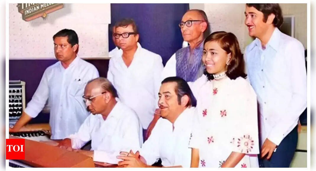 kunal-ganjawala-shares-rare-photo-featuring-raj-kapoor,-randhir-kapoor-and-rd-burman-from-‘ek-din-bik-jayega’-recording:-throwback