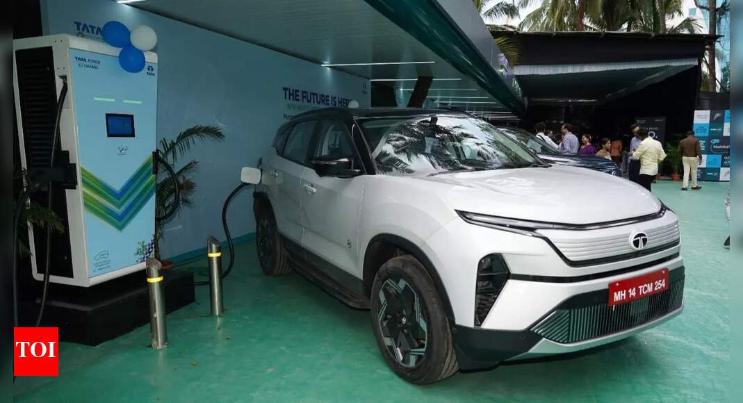 tata-motors-sets-up-mumbai’s-largest-fast-charging-ev-hub:-location,-capacity-&-more