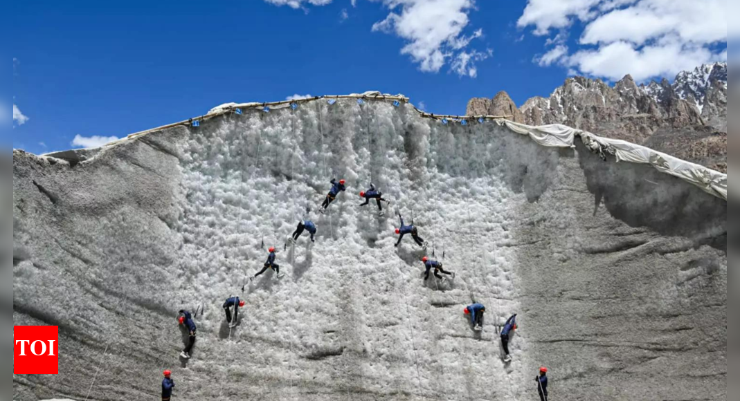 avalanche-strikes-siachen-base-camp-in-ladakh;-3-soldiers-killed