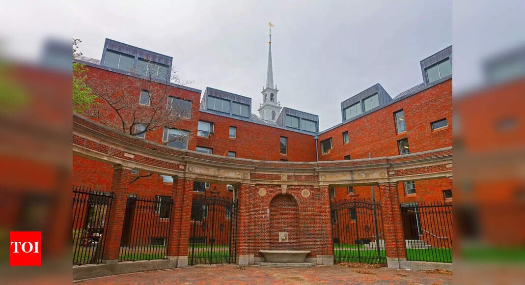 harvard-should-defend-academic-values-over-us-research-funding,-argues-student
