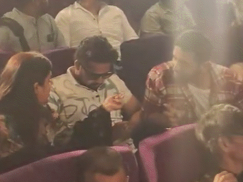 कानपुर-पहुंचे-एक्टर-अक्षय-कुमार-और-अरशद-वारसी:जॉली-एलएलबी-3-का-ट्रेलर-करेंगे-लॉन्च;-रेव-थ्री-माल-में-वकील-की-ड्रेस-में-फैंस-पहुंचे