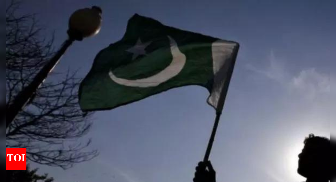 ‘4-million-phones-under-govt’s-radar’:-amnesty-flags-illegal-surveillance-in-pakistan