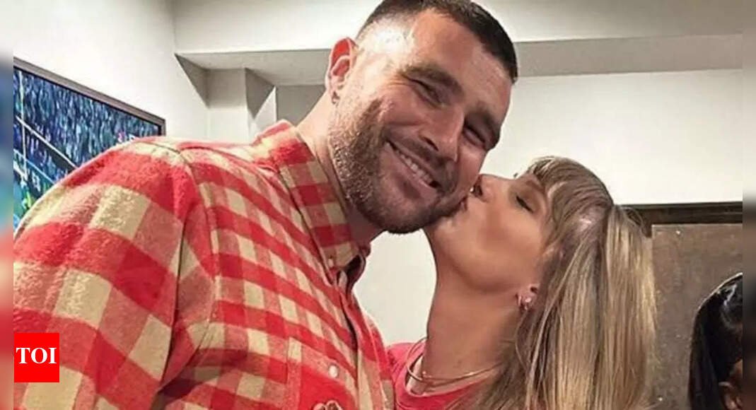 taylor-swift-walks-hand-in-hand-with-travis-kelce-at-1587-prime-soft-launch