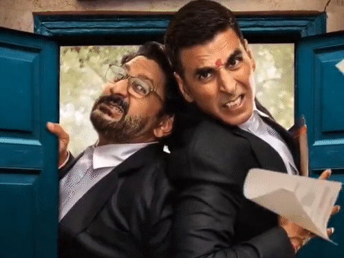 गले-में-गमछा-डाले-अक्षय-कुमार-का-ठेठ-कनपुरिया-अंदाज:फैंस-को-ठग्गू-के-लड्डू-बांटे;-गुटके-पर-सख्त-संदेश-दिया,-video-देखिए