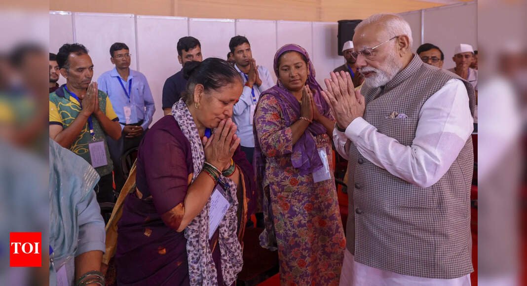 pm-modi-announces-rs-1,200-crore-aid-for-flood-hit-uttarakhand,-meets-victims-in-dehradun