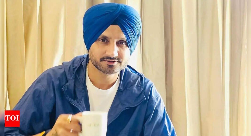 indo-pak-cricket-shouldn’t-happen-when-relations-aren’t-good:-harbhajan