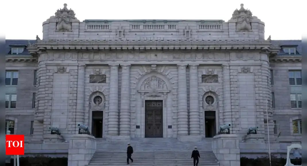 ‘reports-of-threats’:-us-naval-academy-under-lockdown;-one-person-hurt