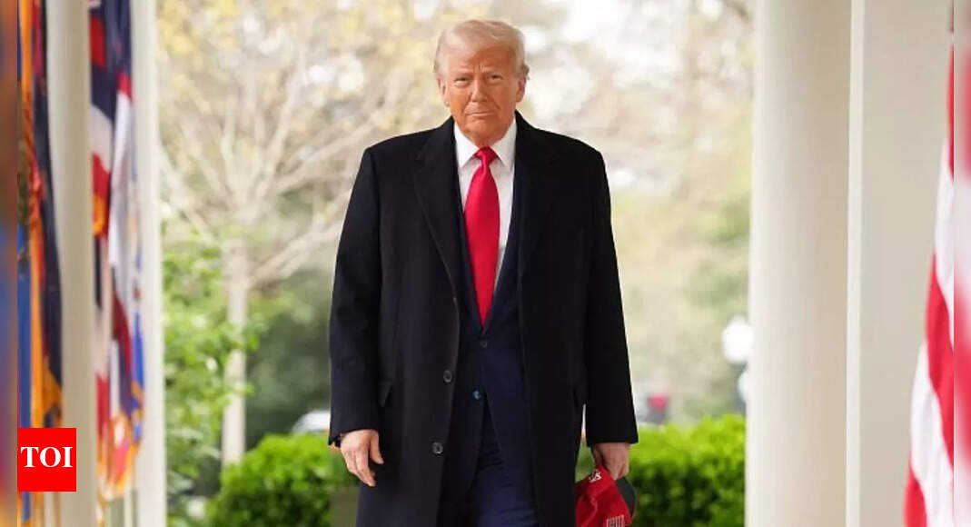 donald-trump-attends-yankees-game-on-9/11-anniversary,-joins-patriotic-chants