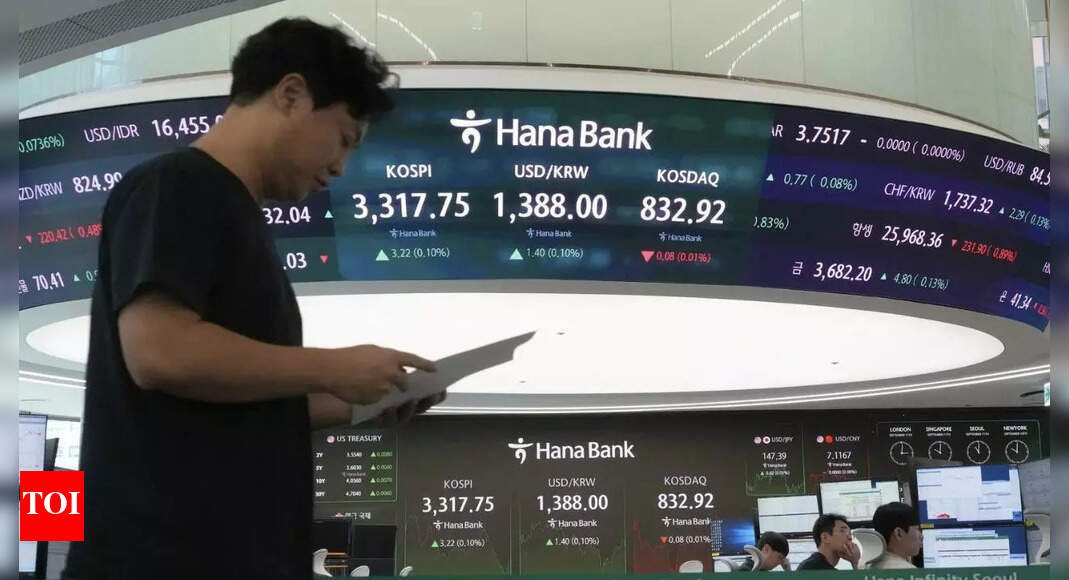 asian-stocks-rally-on-fed-cut-hopes;-oil-prices-dip-on-demand-concerns