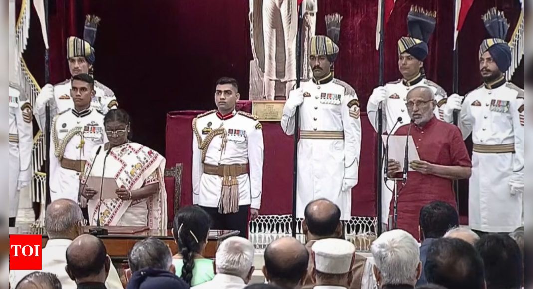 india-gets-new-vp!-cp-radhakrishnan-takes-oath-as-15th-vice-president;-dhankhar-present