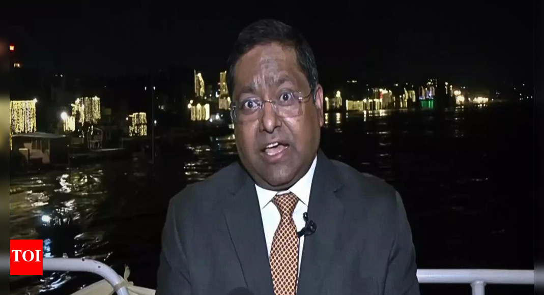 ‘sabnike-pranaam’:-mea’s-randhir-jaiswal-greets-mauritius-pm-in-bhojpuri-–-watch-video