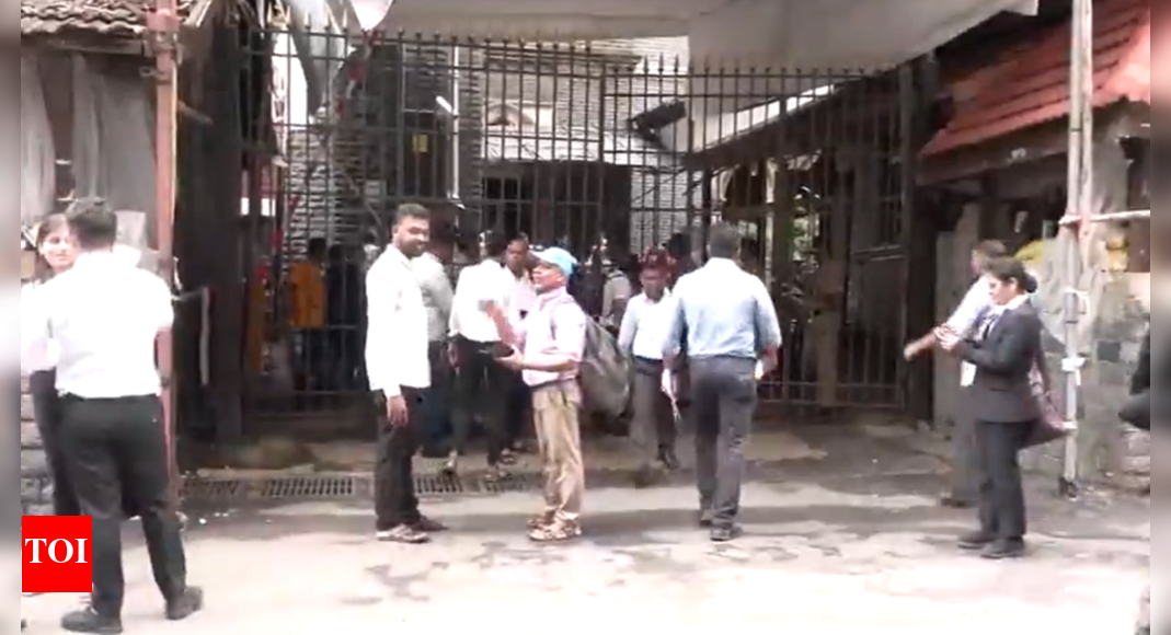now,-bombay-hc-receives-bomb-threat-email;-hearings-suspended,-building-evacuated