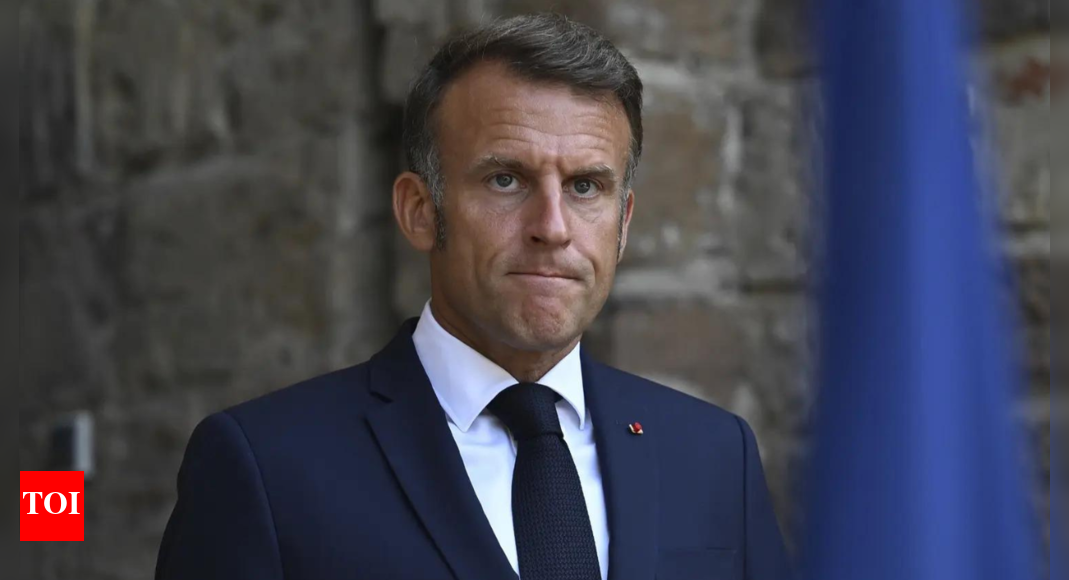 france-credit-downgrade:-fitch-cuts-rating-to-a+-from-aa-in-a-record-low